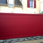 portail clôture rouge